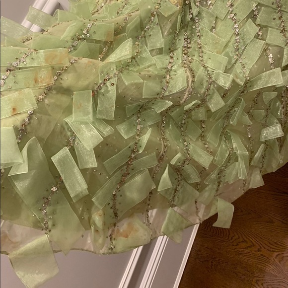 Carolina Herrera embellished gown - Picture 14 of 16